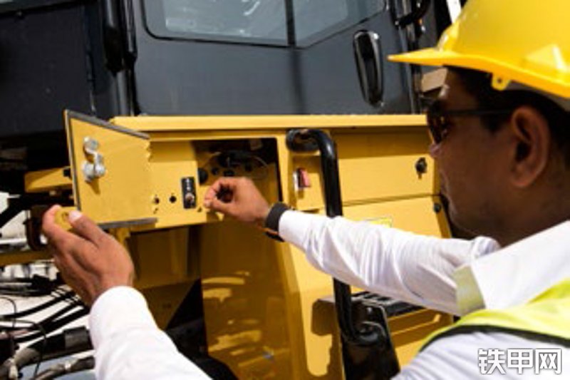 卡特彼勒962L装载机局部