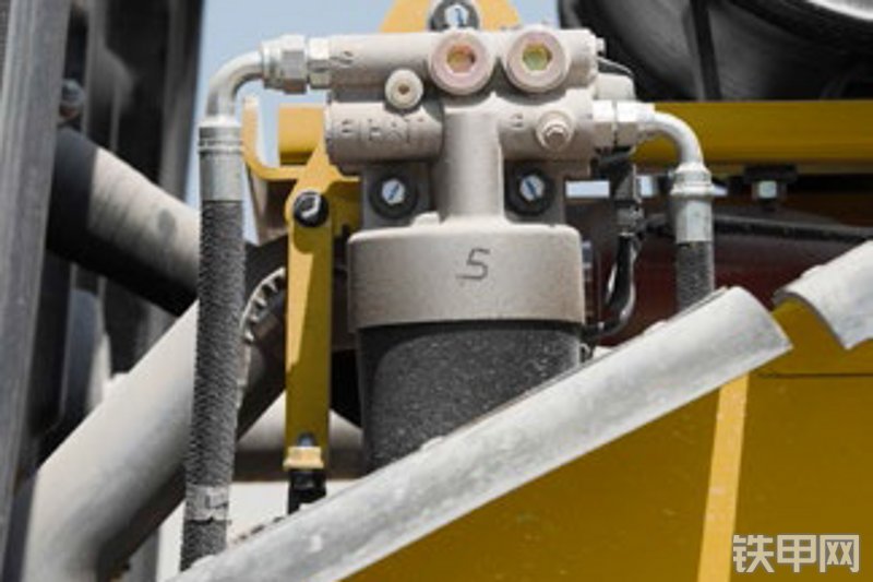 卡特彼勒962L装载机局部