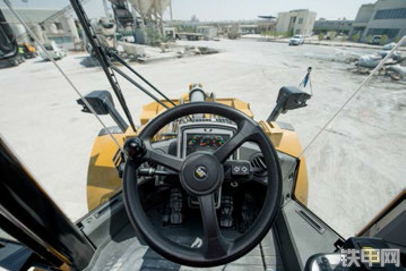 卡特彼勒962L装载机局部