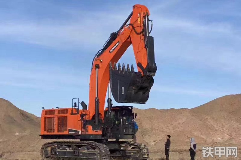 迪万伦DX800LC挖掘机整机外观