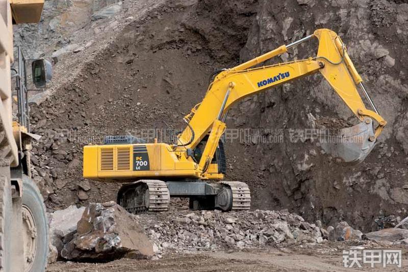 小松PC700LC-8挖掘机整机外观