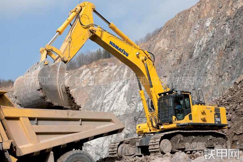 小松PC700LC-8挖掘机整机外观