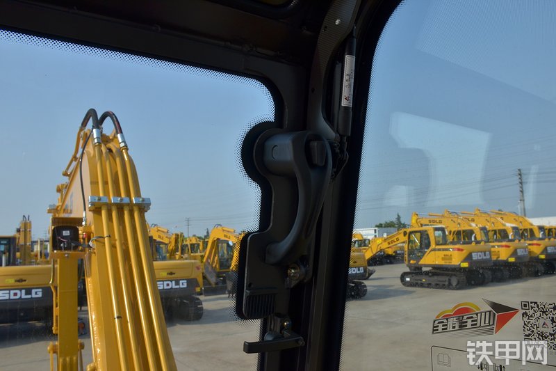 山东临工E665F挖掘机局部