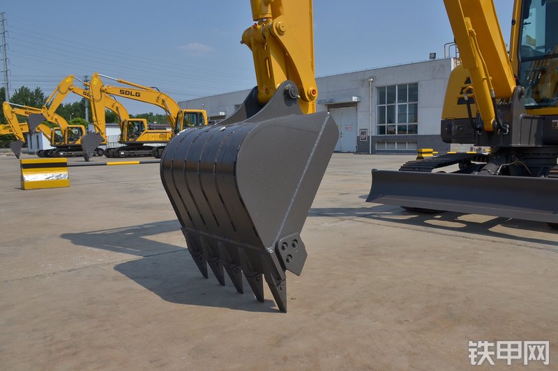 山东临工E660F挖掘机局部