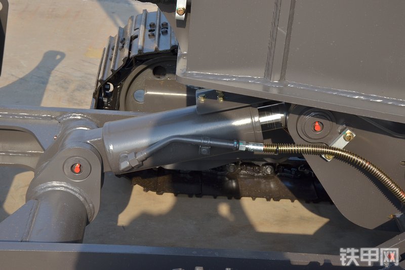 山东临工E665F挖掘机局部