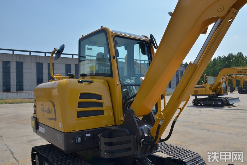 山东临工E660F挖掘机整机外观