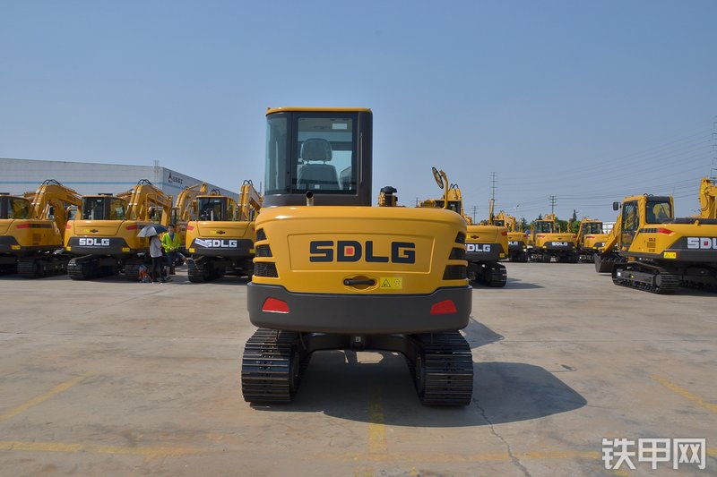 山东临工E660F挖掘机整机外观