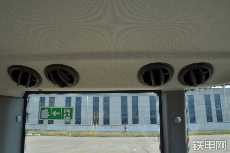 山东临工E665F挖掘机局部