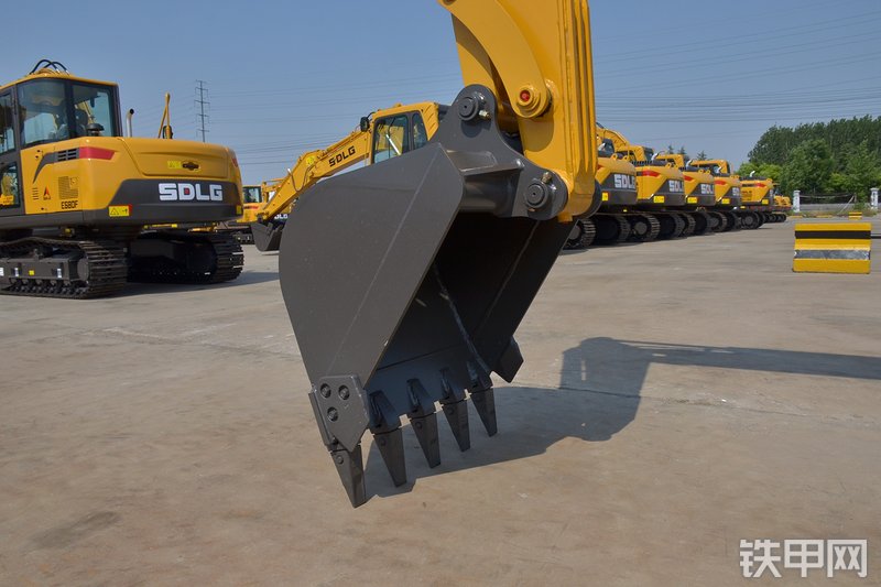 山东临工E660F挖掘机局部