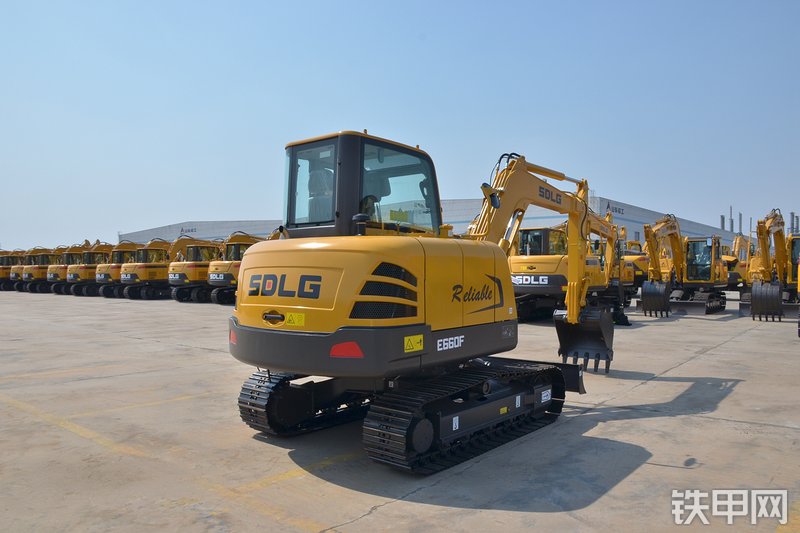 山东临工E660F挖掘机整机外观