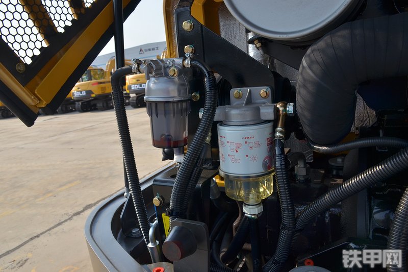 山东临工E665F挖掘机局部