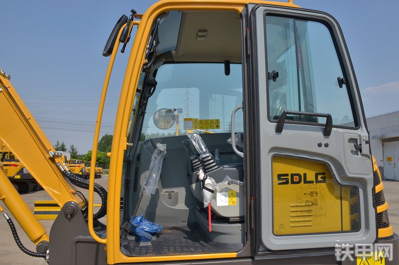 山东临工E660F挖掘机局部