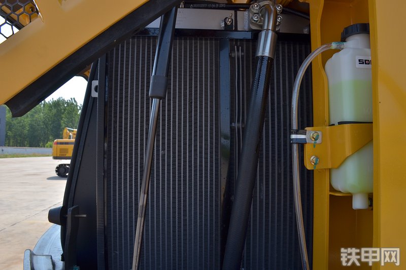 山东临工E660F挖掘机局部