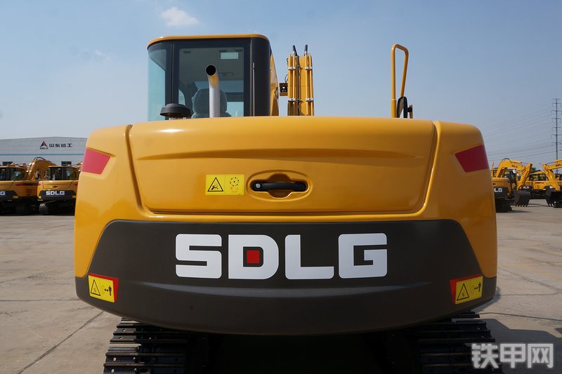 山东临工E680F挖掘机整机外观