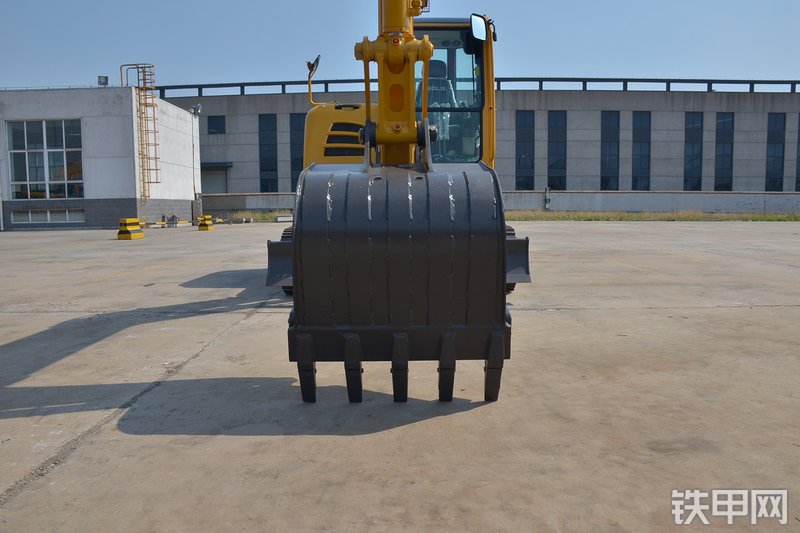 山东临工E660F挖掘机局部