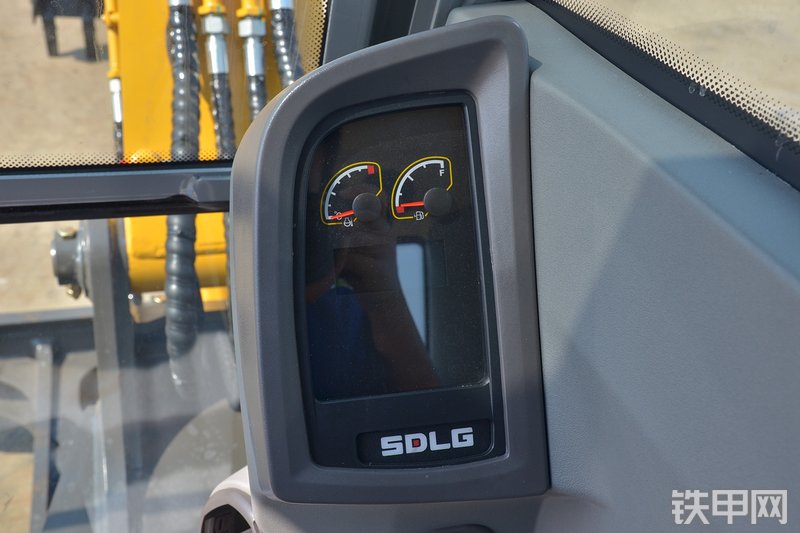 山东临工E660F挖掘机局部