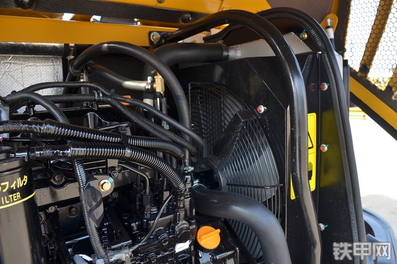 山东临工E665F挖掘机局部