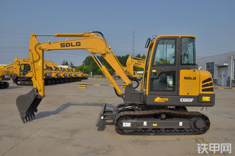 山东临工E665F挖掘机整机外观