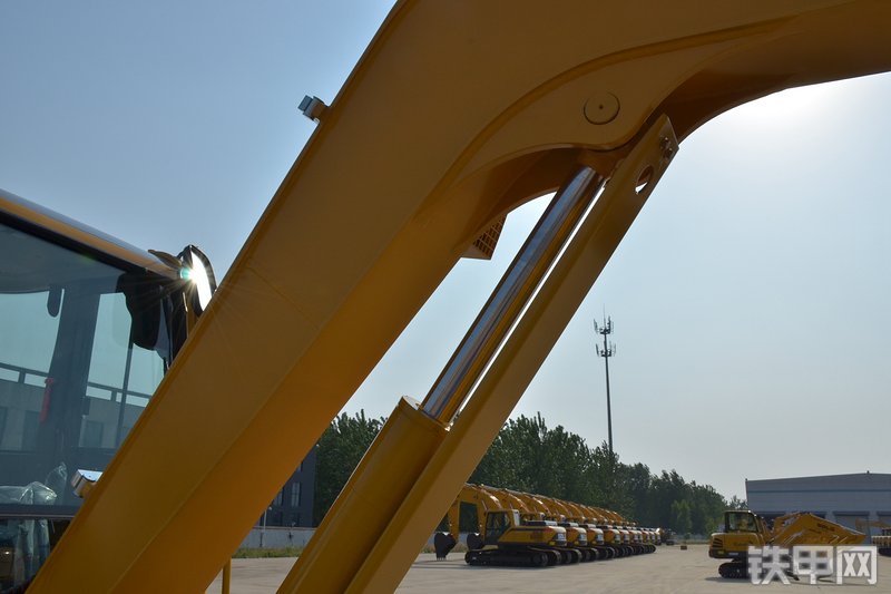 山东临工E665F挖掘机局部