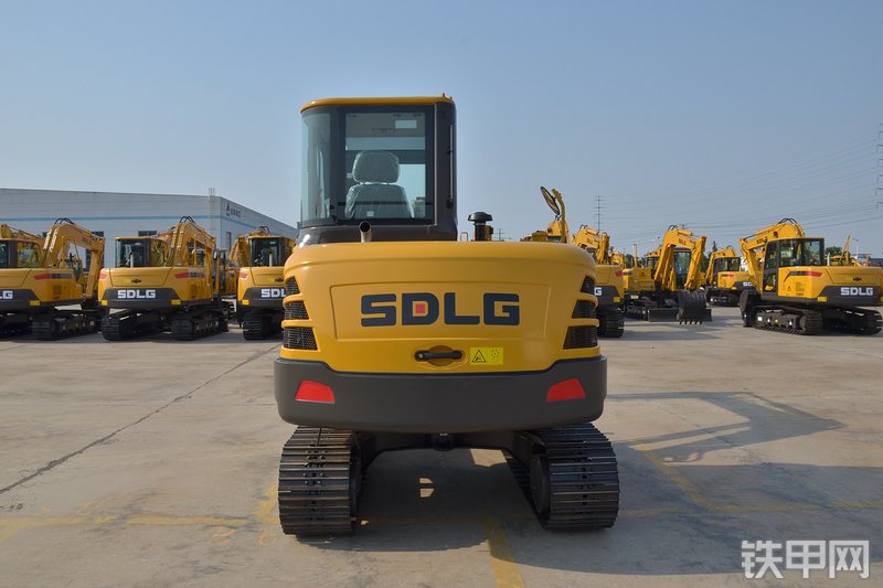 山东临工E665F挖掘机整机外观