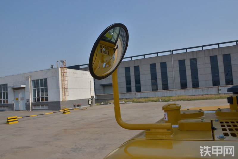 山东临工E665F挖掘机局部