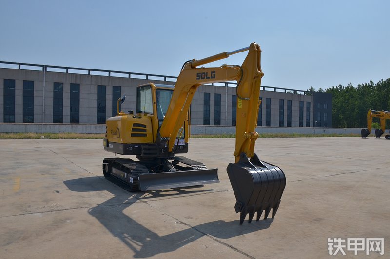 山东临工E660F挖掘机整机外观