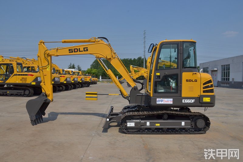 山东临工E660F挖掘机整机外观