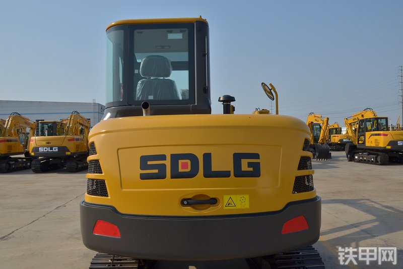 山东临工E665F挖掘机整机外观