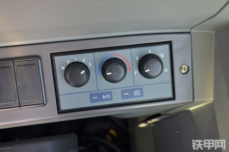 山东临工E665F挖掘机局部