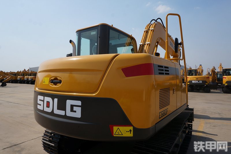 山东临工E680F挖掘机整机外观