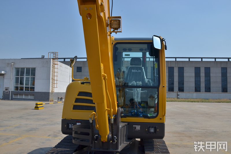 山东临工E660F挖掘机整机外观