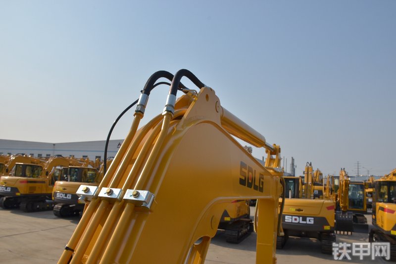 山东临工E665F挖掘机局部