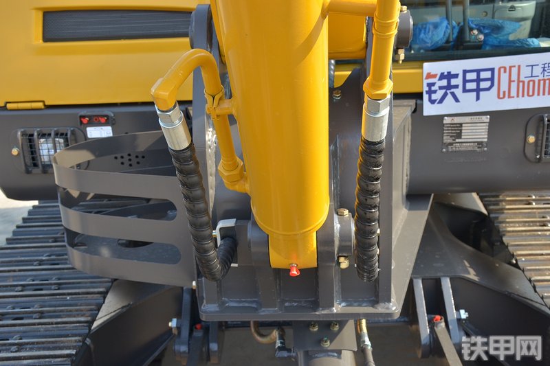 山东临工E665F挖掘机局部