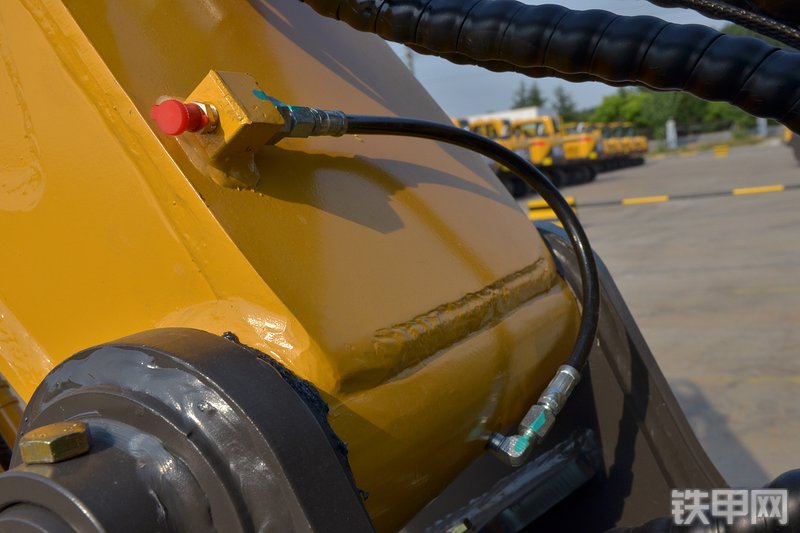 山东临工E665F挖掘机局部