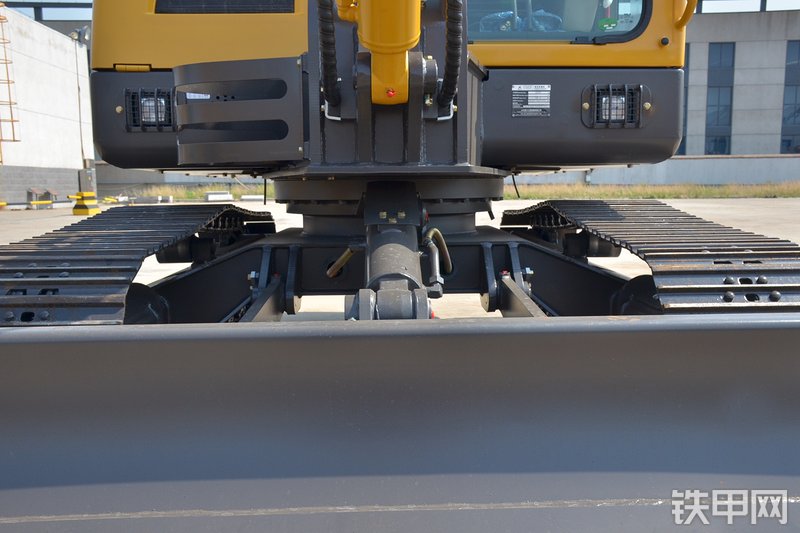 山东临工E660F挖掘机局部