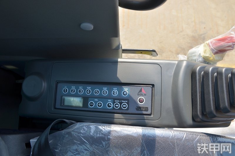 山东临工E665F挖掘机局部