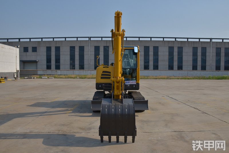 山东临工E665F挖掘机整机外观