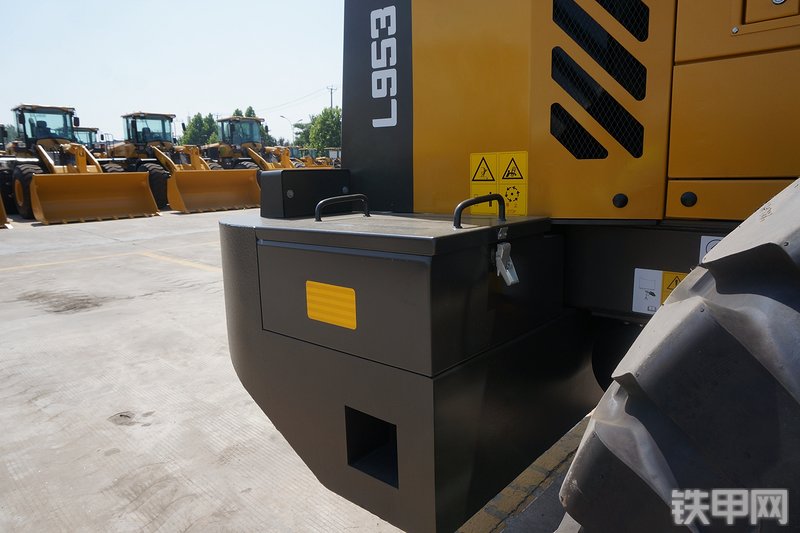 山东临工L953装载机局部