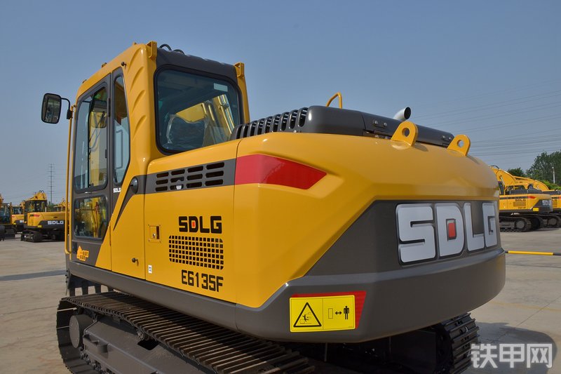 山东临工E6135F挖掘机整机外观