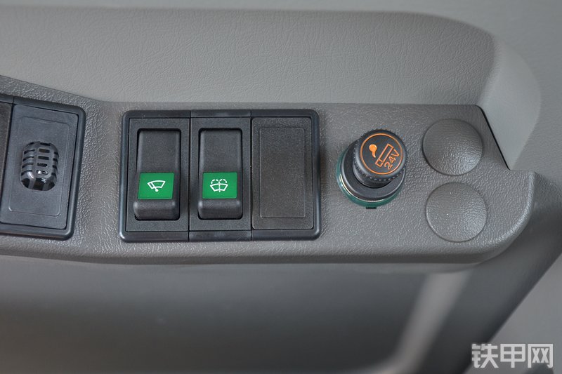 山东临工E6135F挖掘机局部