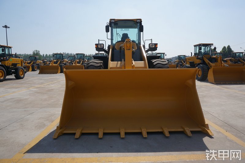 山东临工L955F装载机整机外观