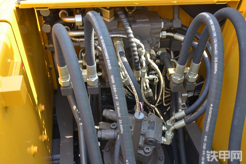 山东临工E6135F挖掘机局部