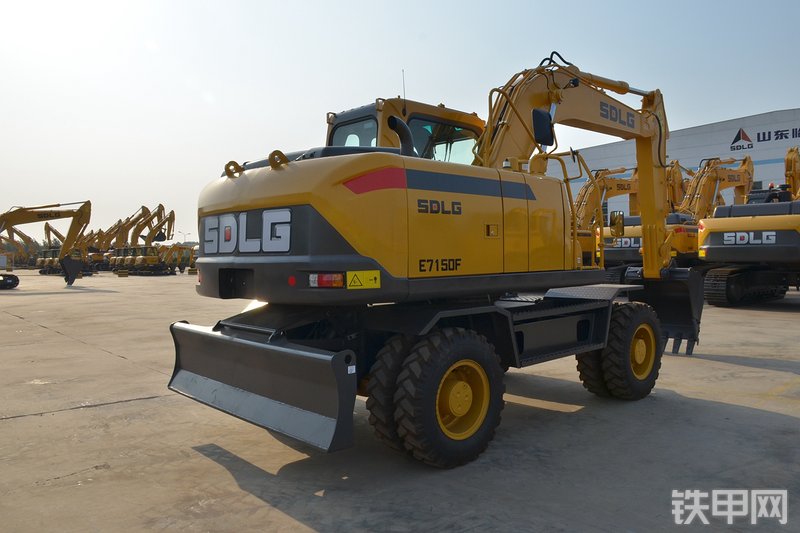 山东临工E7150F挖掘机整机外观
