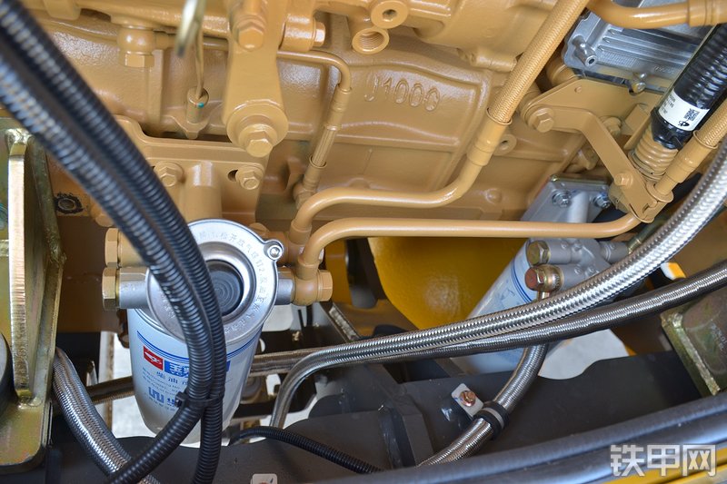 山东临工L933装载机局部