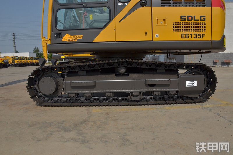山东临工E6135F挖掘机局部