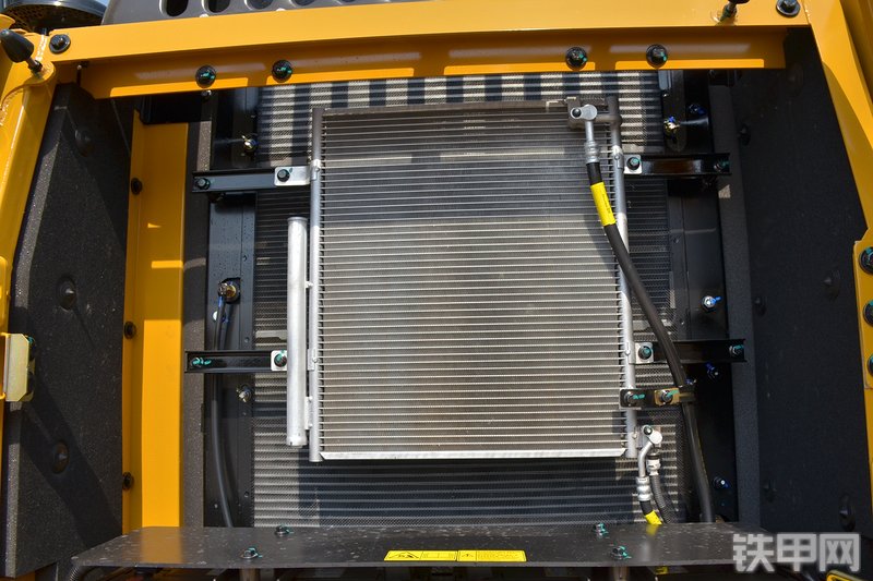 山东临工E6210F挖掘机局部