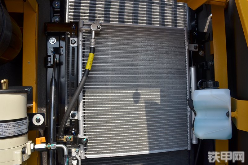 山东临工E6135F挖掘机局部