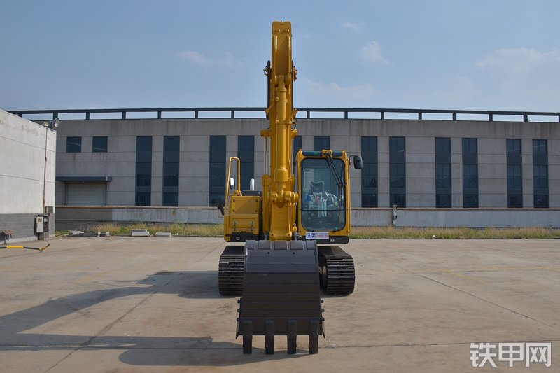 山东临工E6135F挖掘机整机外观