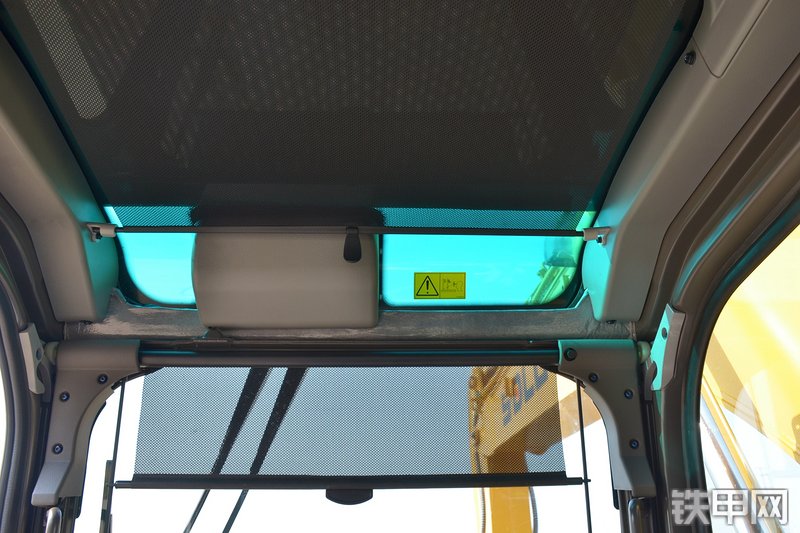 山东临工E6135F挖掘机局部