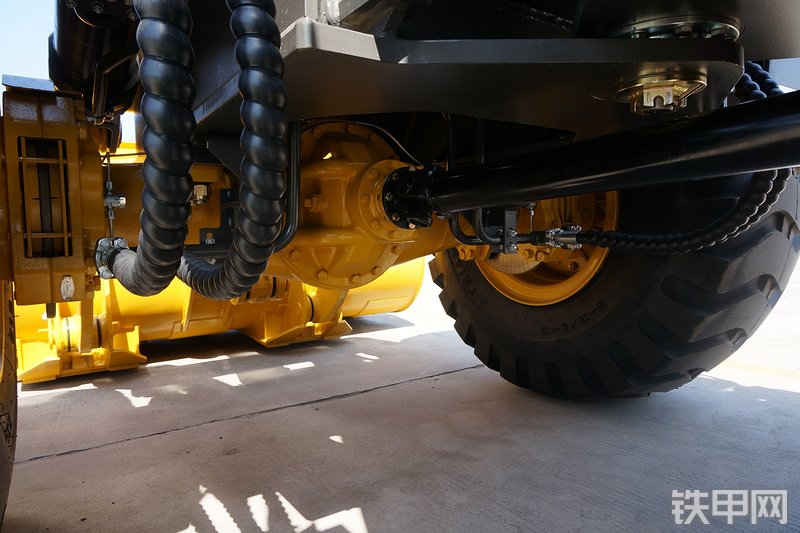 山东临工L953装载机局部